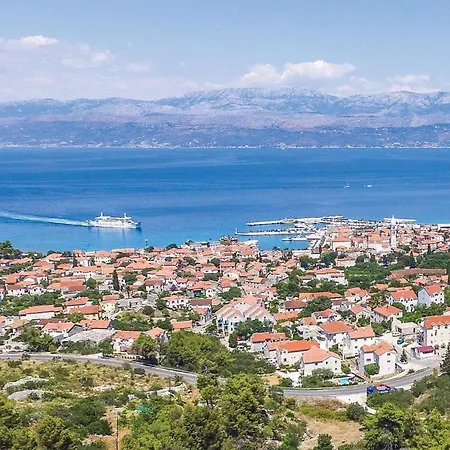 Apartment 4 Bedroom Amazing In Supetar